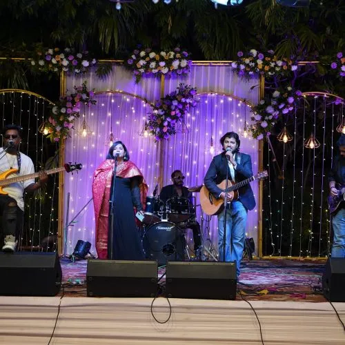 Singers in Delhi: How to Book Through Magnevents